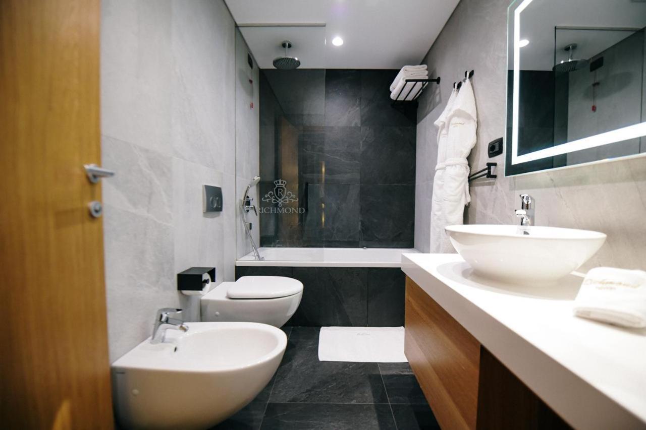 Richmond Hotel Korce Bagian luar foto