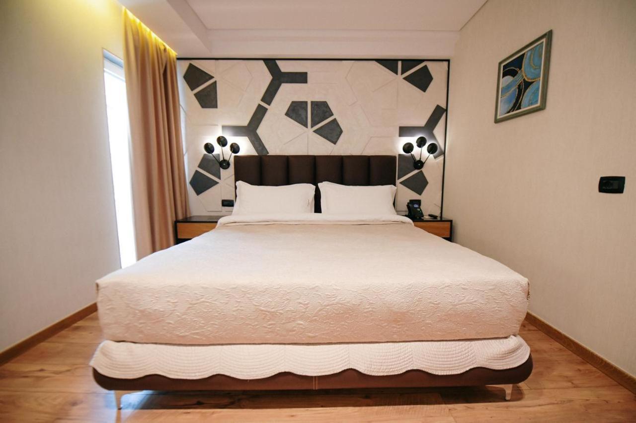 Richmond Hotel Korce Bagian luar foto