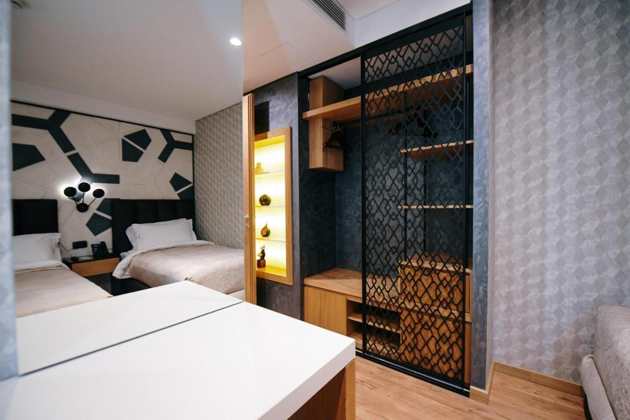 Richmond Hotel Korce Bagian luar foto