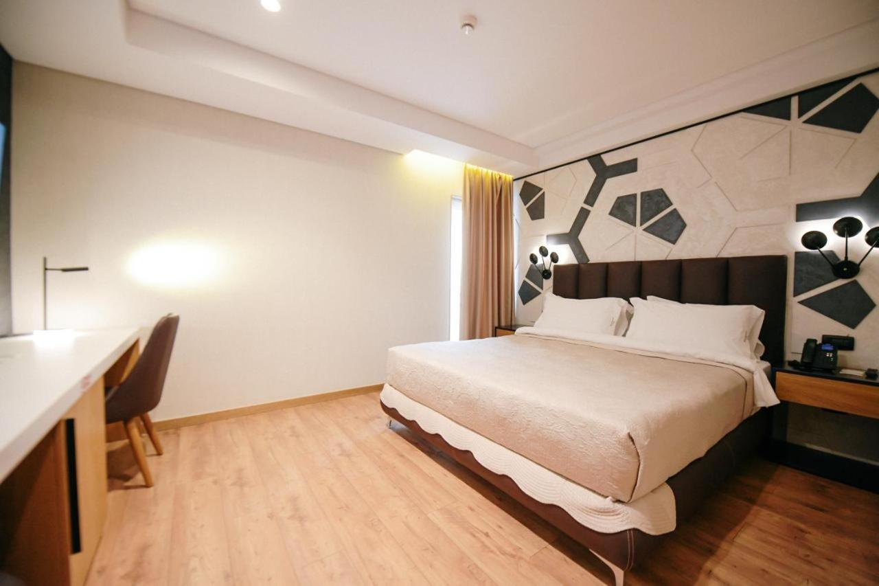 Richmond Hotel Korce Bagian luar foto