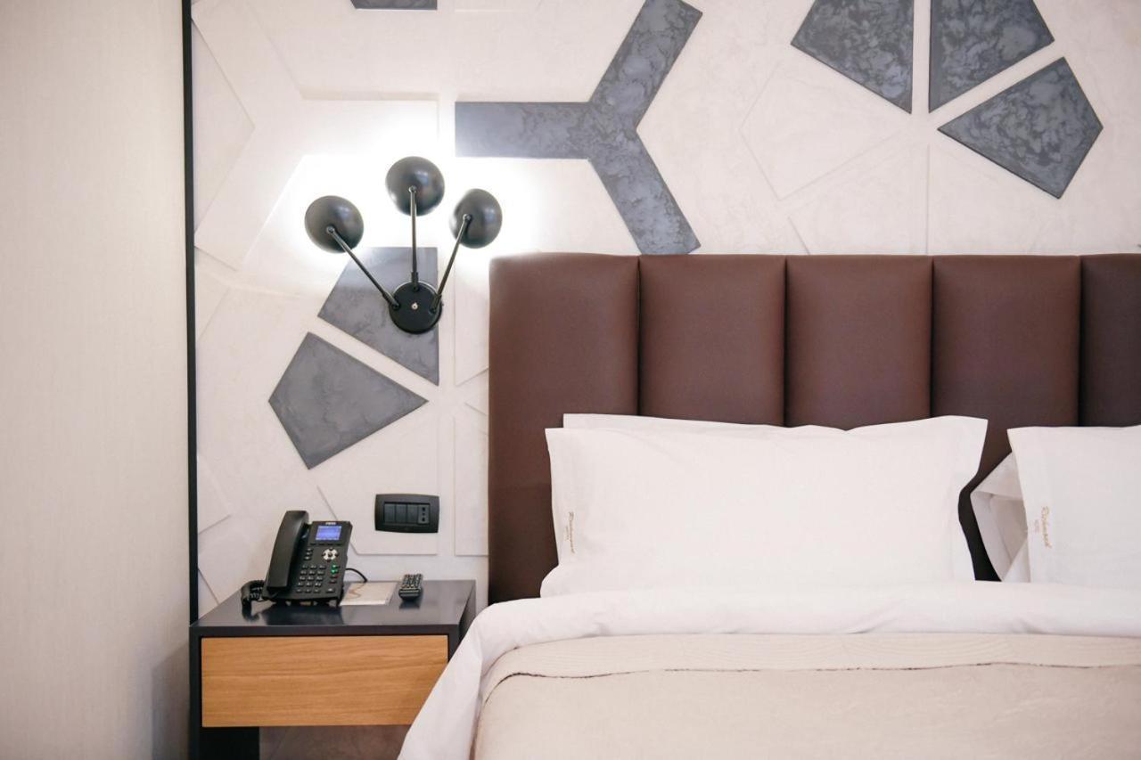 Richmond Hotel Korce Bagian luar foto
