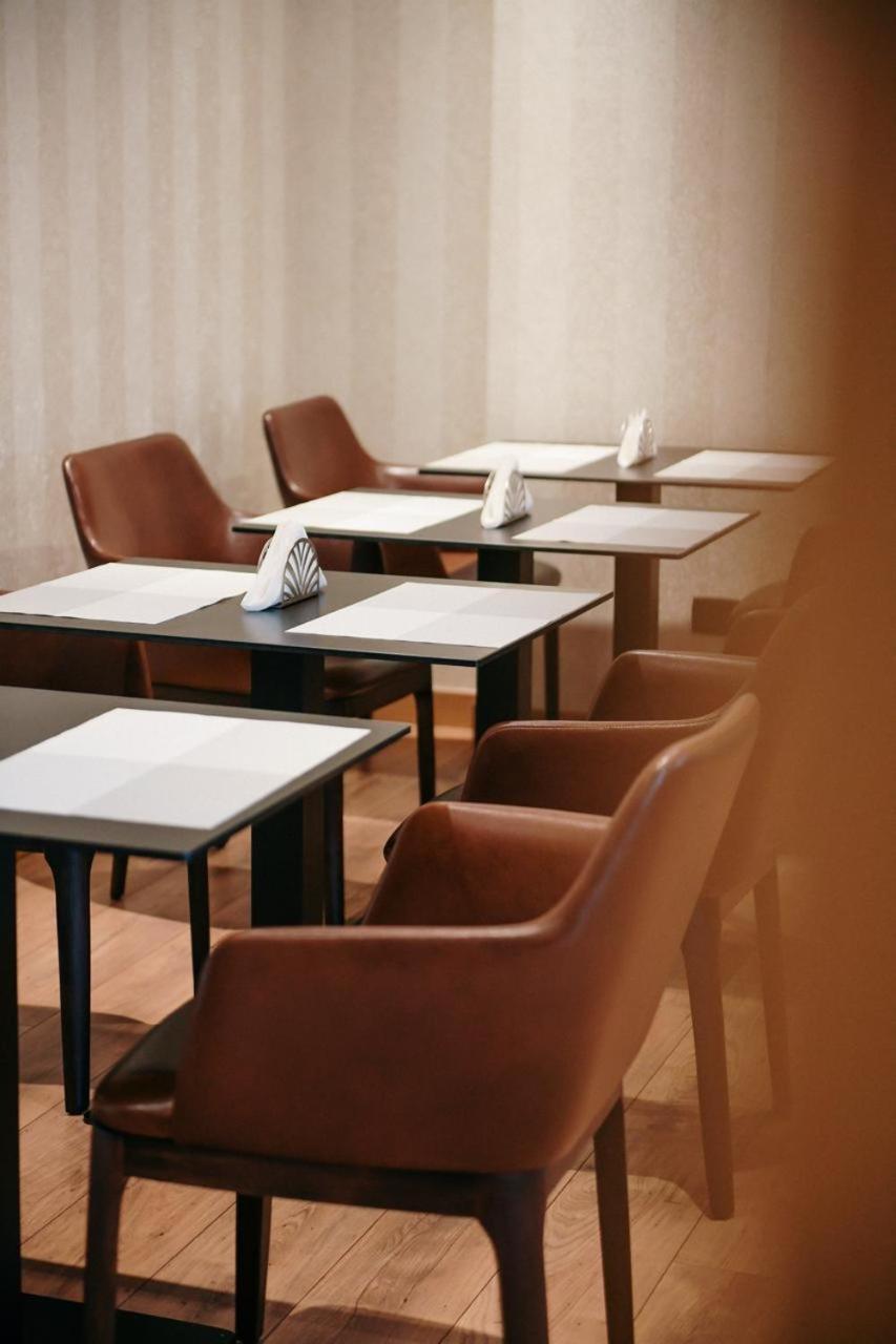 Richmond Hotel Korce Bagian luar foto