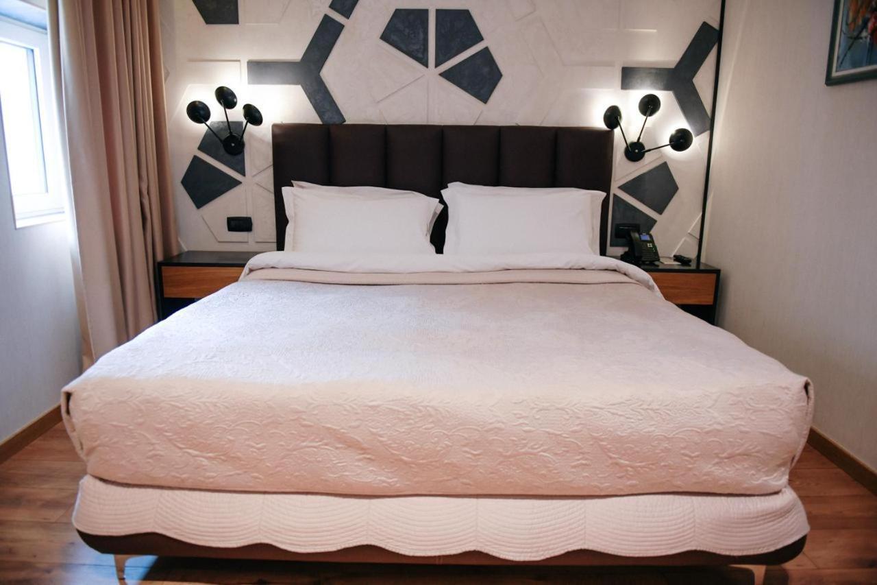 Richmond Hotel Korce Bagian luar foto