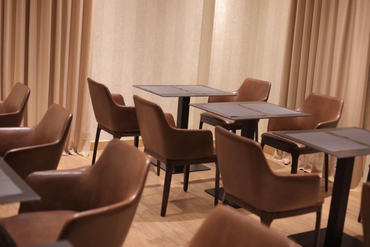 Richmond Hotel Korce Bagian luar foto