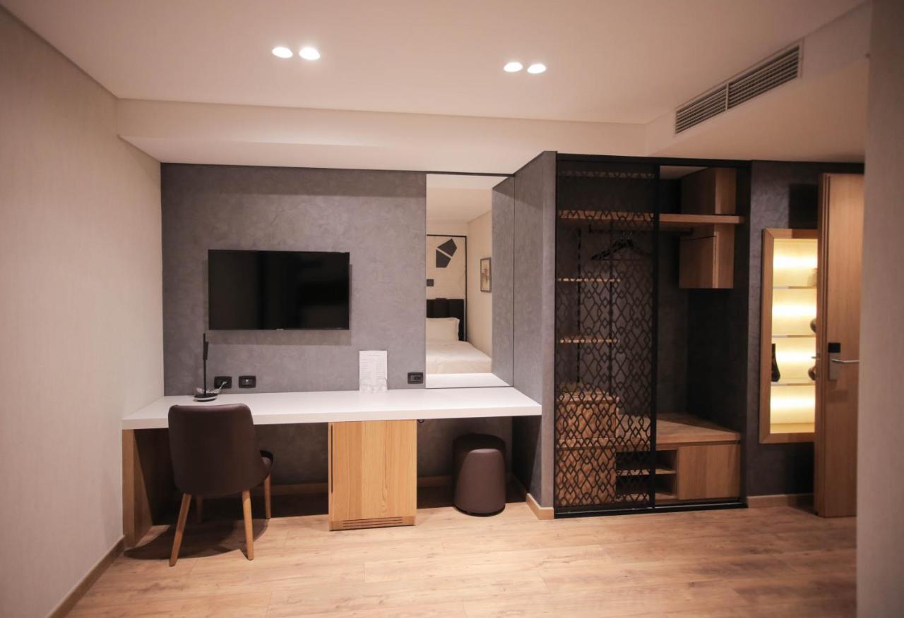 Richmond Hotel Korce Bagian luar foto