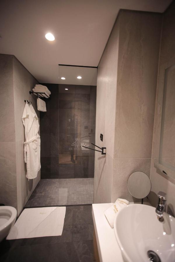 Richmond Hotel Korce Bagian luar foto