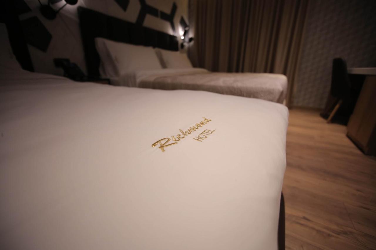 Richmond Hotel Korce Bagian luar foto