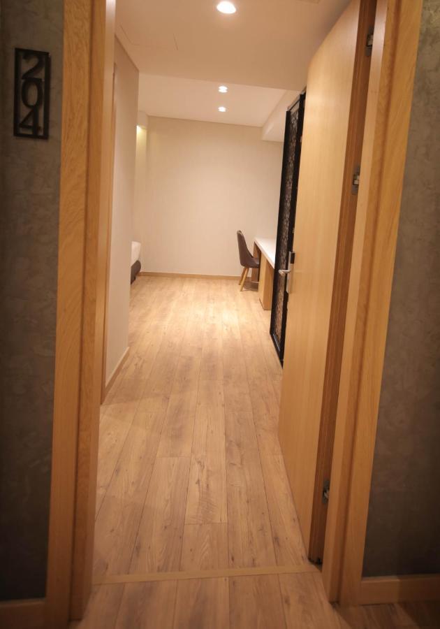 Richmond Hotel Korce Bagian luar foto