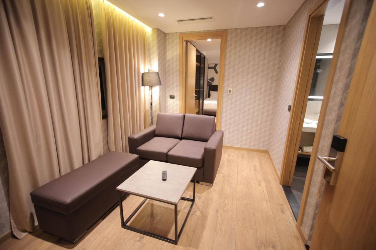 Richmond Hotel Korce Bagian luar foto