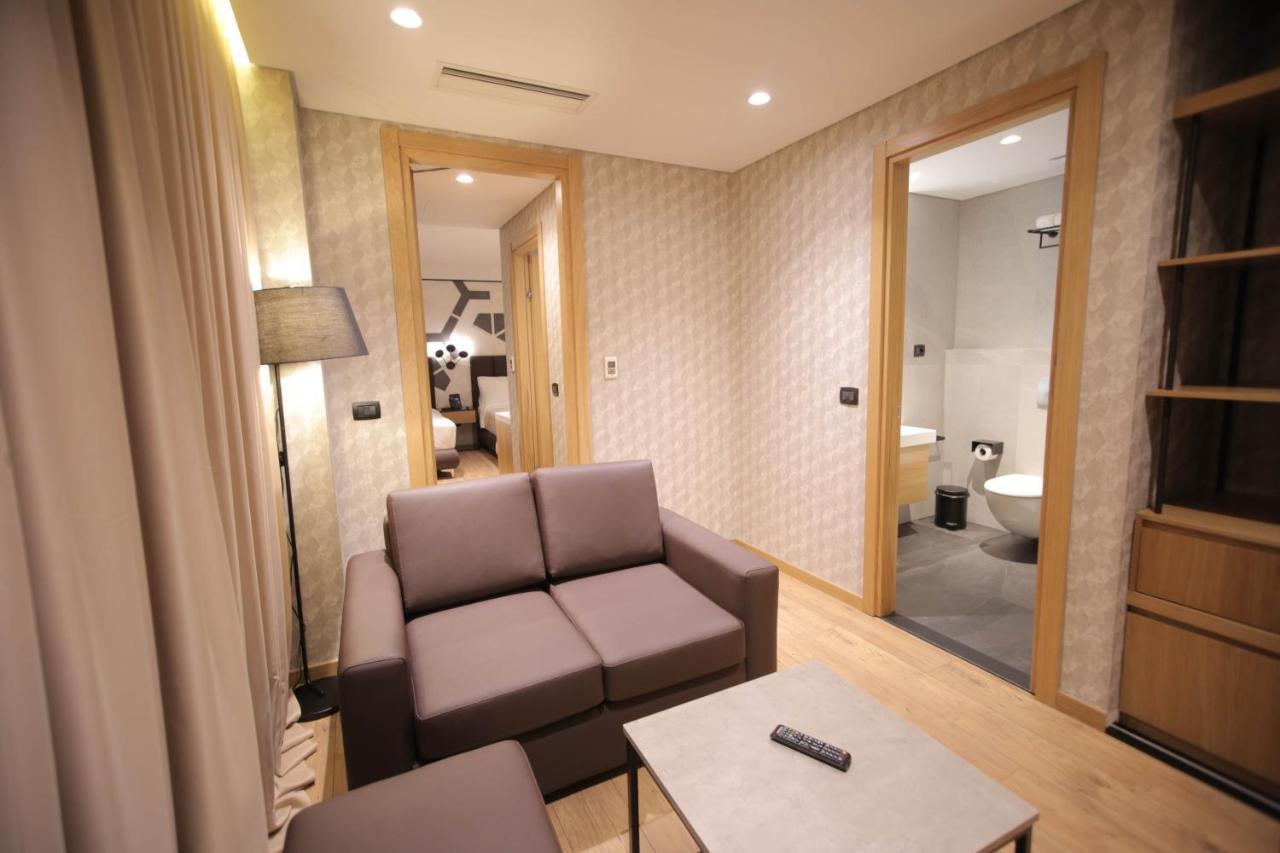 Richmond Hotel Korce Bagian luar foto