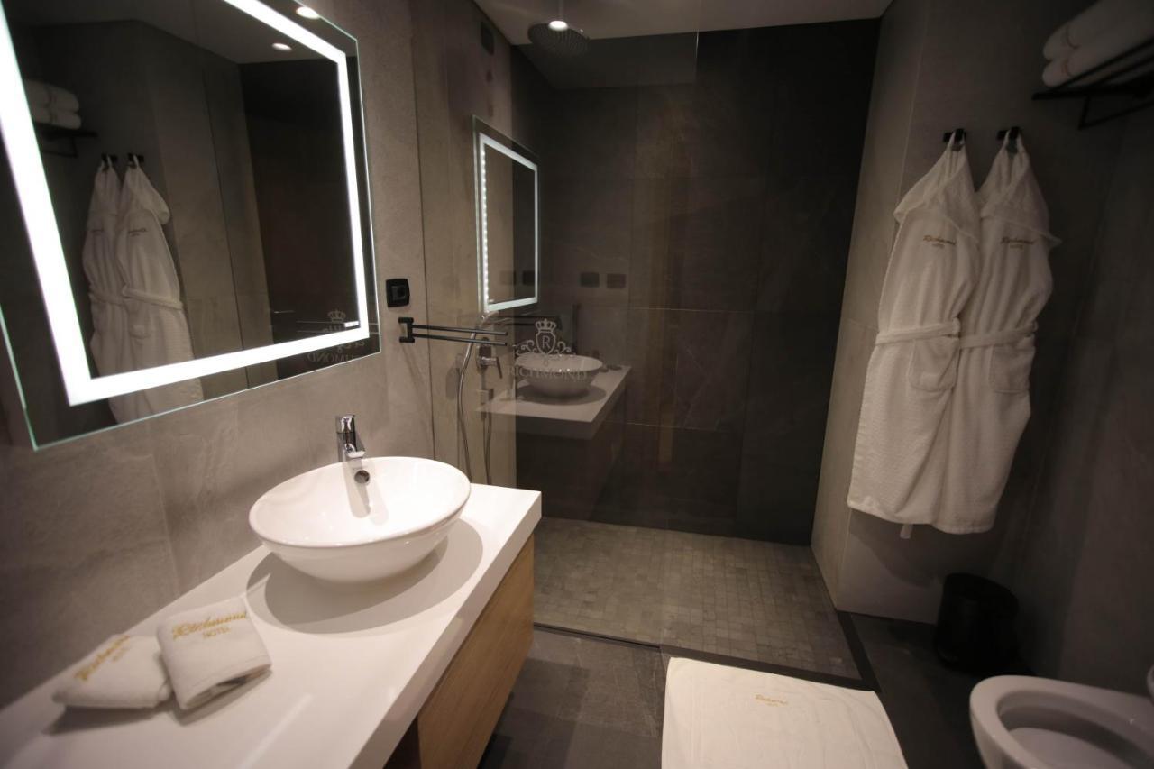 Richmond Hotel Korce Bagian luar foto